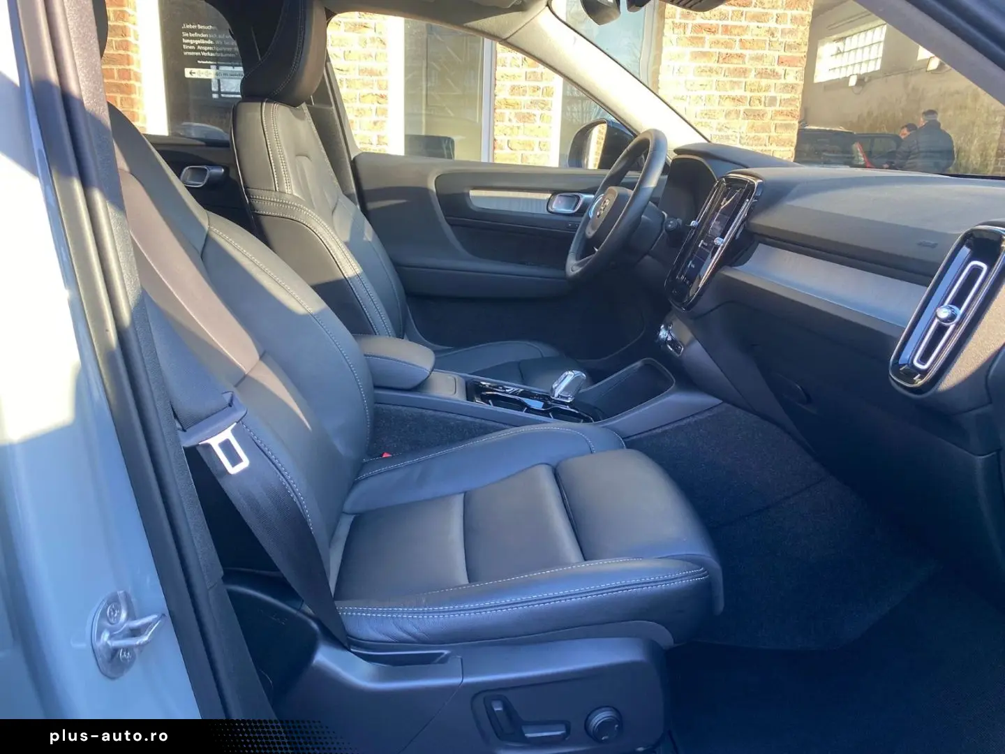 VOLVO XC40 B3 Plus Dark MHEV 360 Pano HarmanKardon Mem