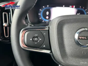 VOLVO XC40 B3 Ultra Black Edition Automatik  AHK