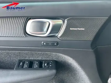 VOLVO XC40 B3 Ultra Black Edition Automatik  AHK