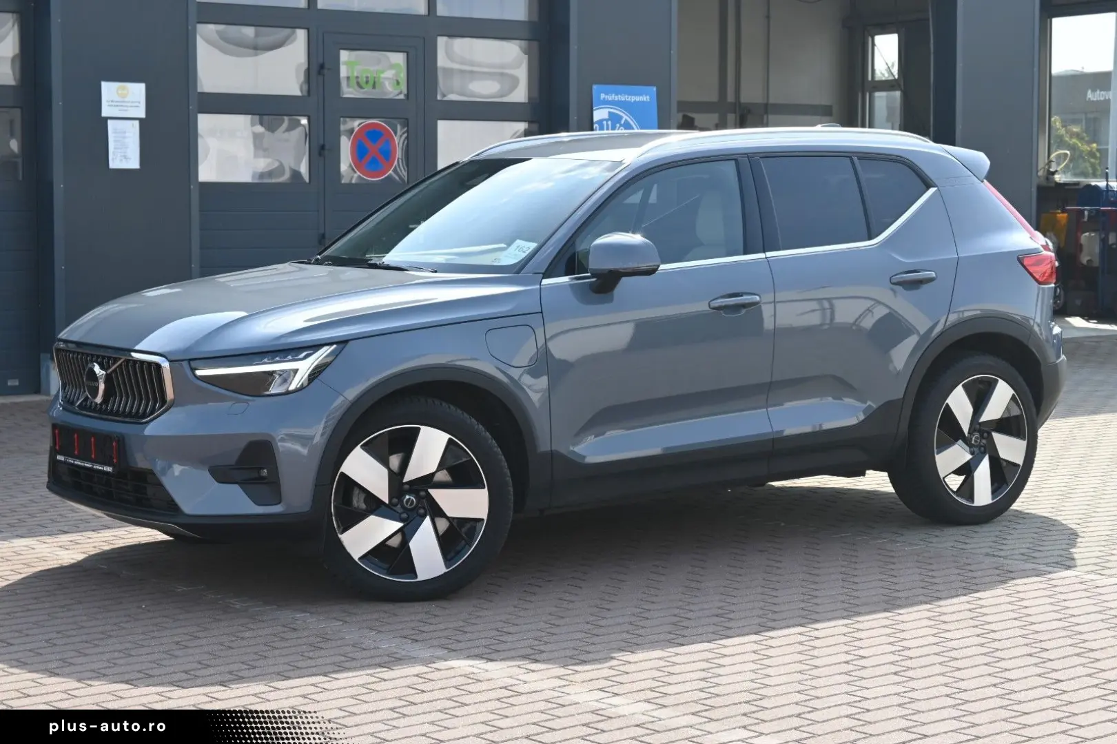 VOLVO XC40 T5 Recharge Plug-In Hybrid Plus Bright