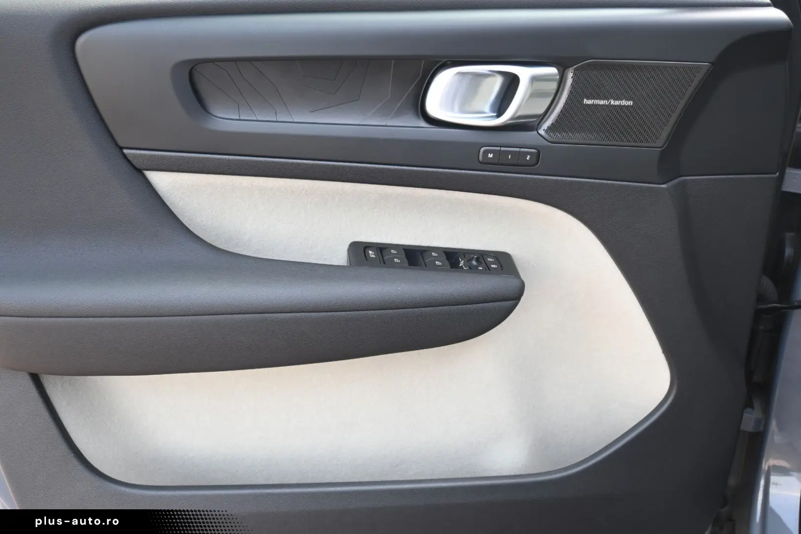 VOLVO XC40 T5 Recharge Plug-In Hybrid Plus Bright