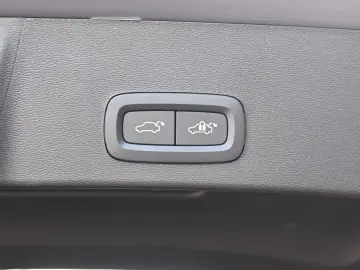 VOLVO XC40 T5 Recharge Plug-In Hybrid Plus Bright