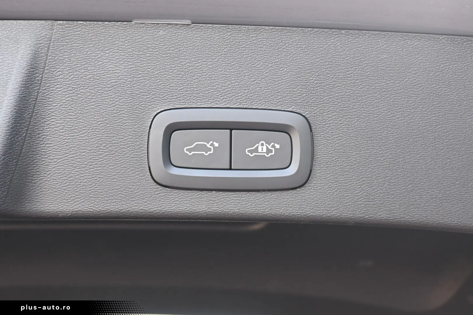 VOLVO XC40 T5 Recharge Plug-In Hybrid Plus Bright