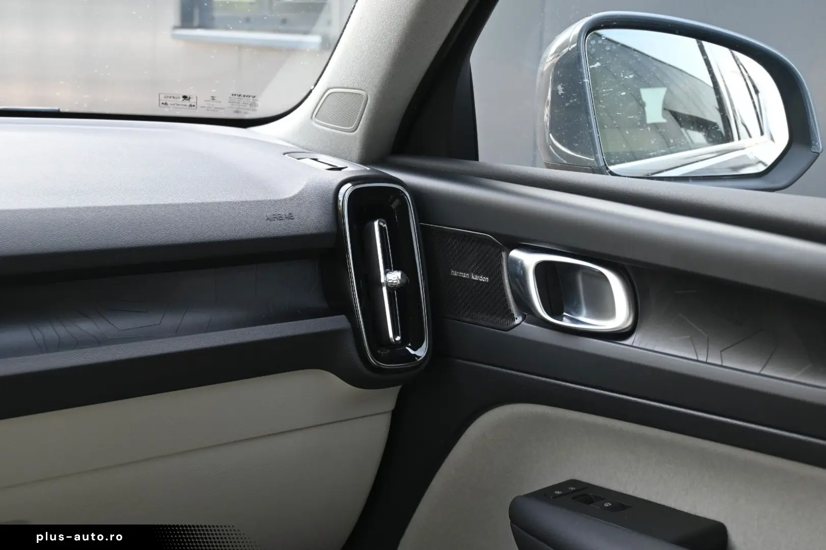 VOLVO XC40 T5 Recharge Plug-In Hybrid Plus Bright