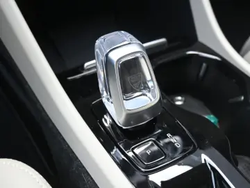 VOLVO XC40 T5 Recharge Plug-In Hybrid Plus Bright