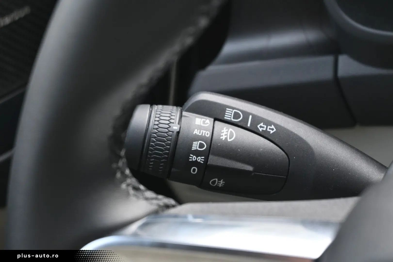 VOLVO XC40 T5 Recharge Plug-In Hybrid Plus Bright