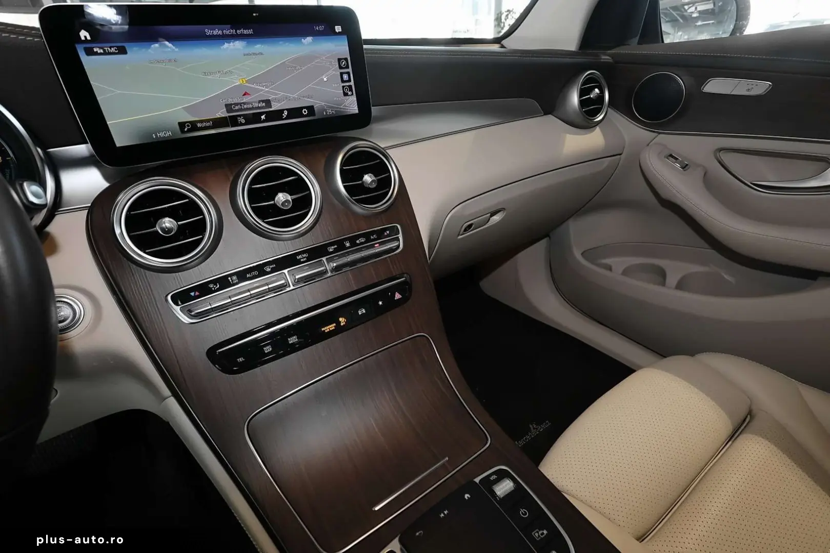 MERCEDES-BENZ GLC 300 e 4M AMG PANO DISTRO 360  CARP&hellip;