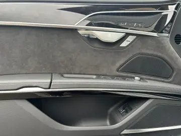 AUDI A8 60 TFSIe QUATTRO MATRIX DYNAMIKLENK HEAD UP