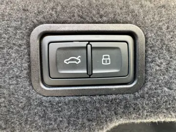 AUDI A8 60 TFSIe quat Pano ACC ViCo HuD Matrix B&O HA