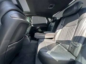 AUDI A8 60 TFSIe quat Pano ACC ViCo HuD Matrix B&O HA