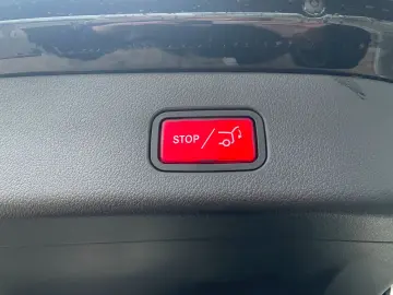 MERCEDES-BENZ GLC 200 4M AMG Advanced Plus  LED NIGHT MEMORY