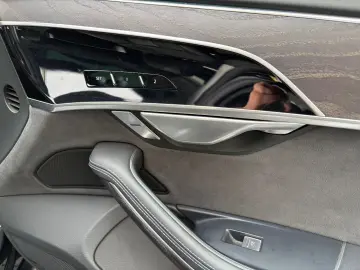 AUDI A8 60 TFSI e L quattro Chauffeur-Paket Fond-TV