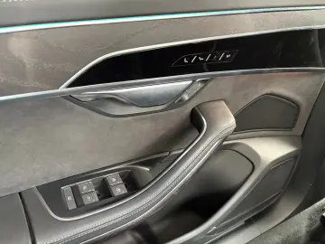 AUDI A8 60 TFSI e L quattro Chauffeur-Paket Fond-TV
