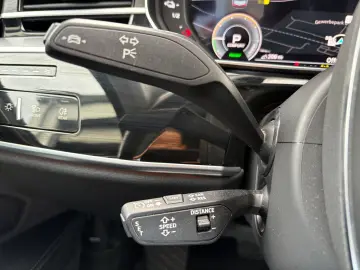 AUDI A8 60 TFSI e L quattro Chauffeur-Paket Fond-TV