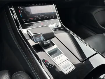 AUDI A8 60 TFSI e L quattro Chauffeur-Paket Fond-TV