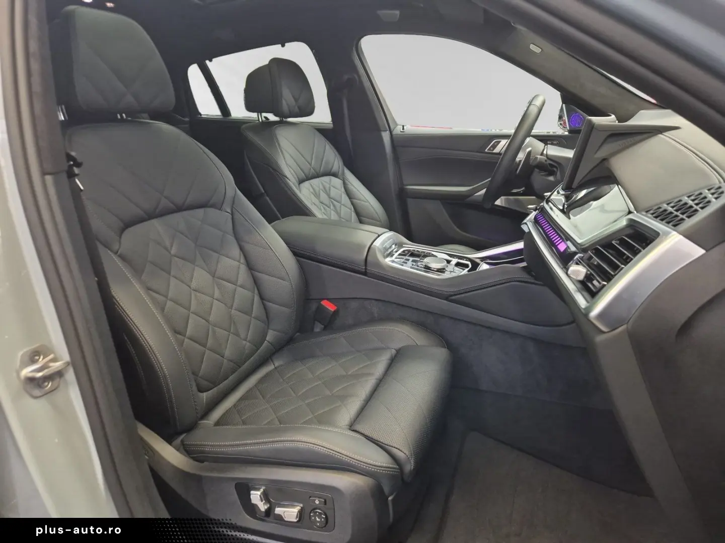 BMW X6 M60i xDrive Pano AHK B&W Standhzg. Autobahnas