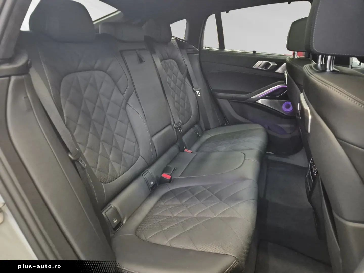 BMW X6 M60i xDrive Pano AHK B&W Standhzg. Autobahnas