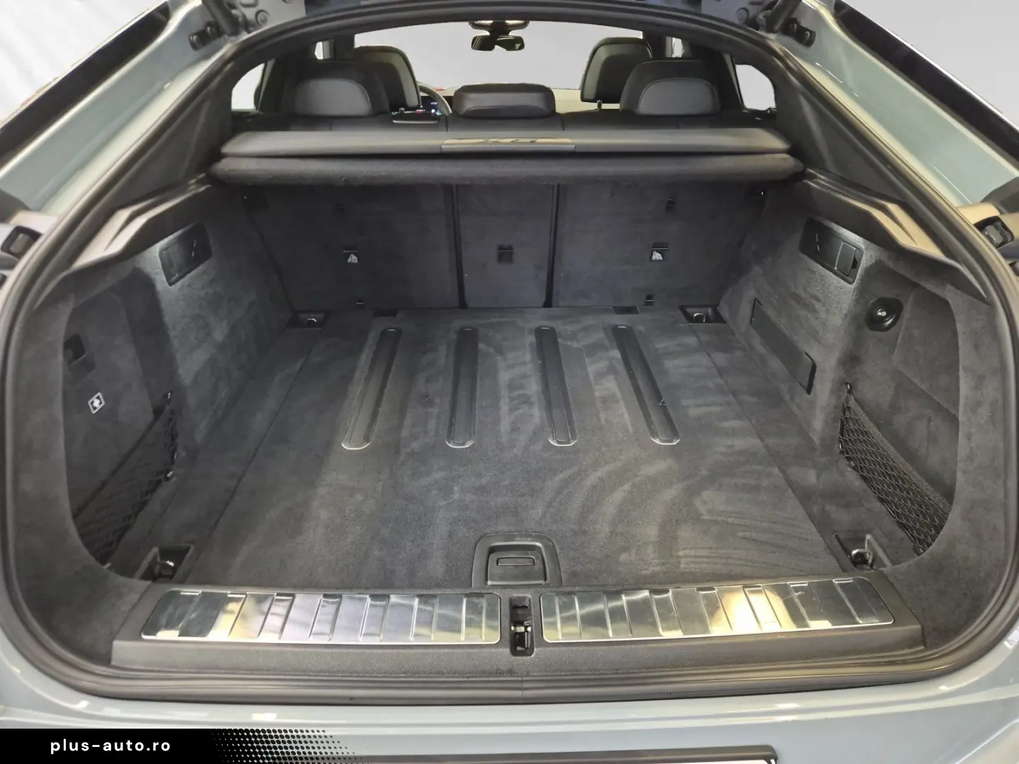 BMW X6 M60i xDrive Pano AHK B&W Standhzg. Autobahnas