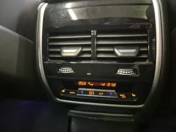 BMW X6 M60i xDrive Pano AHK B&W Standhzg. Autobahnas