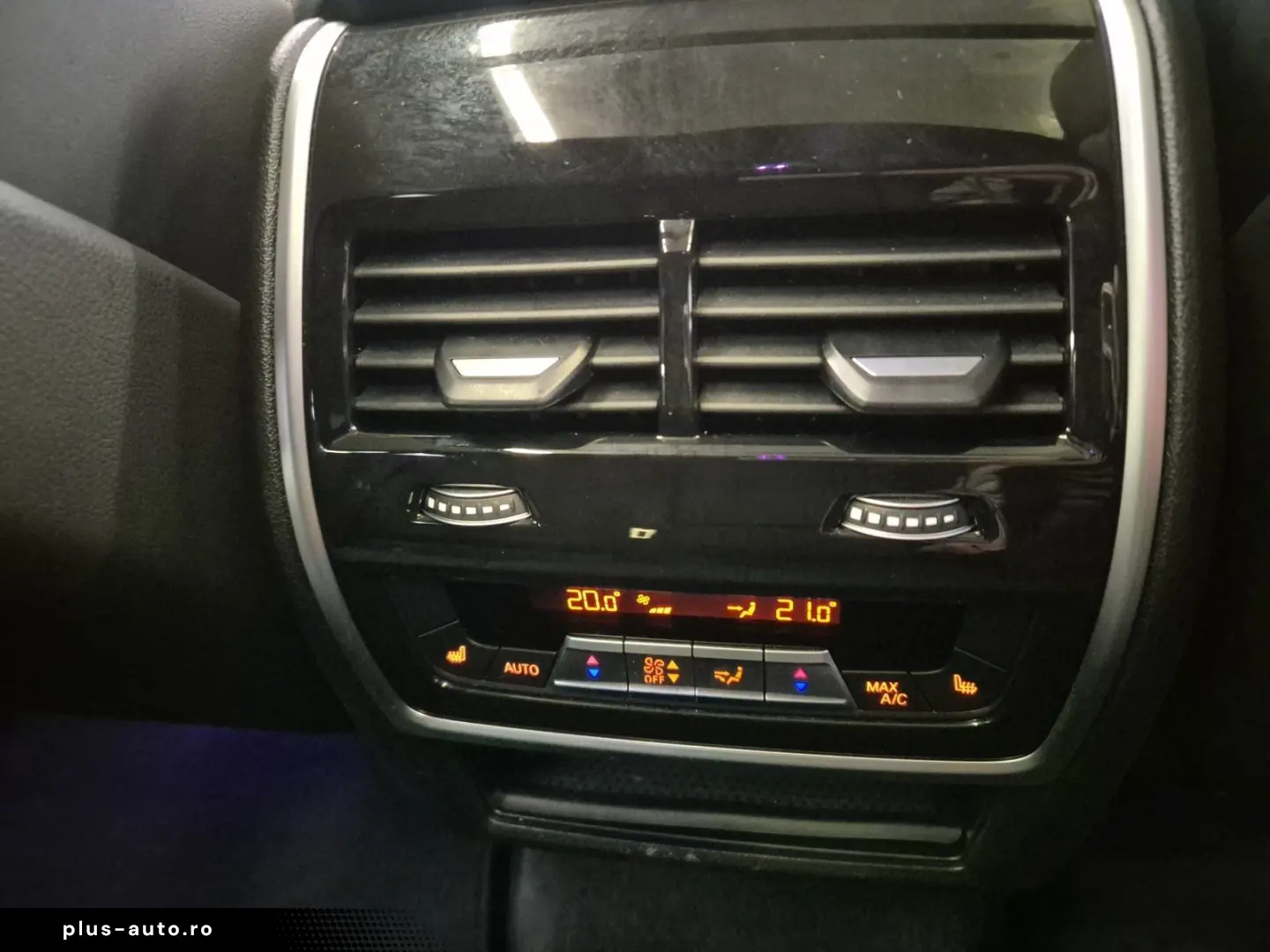 BMW X6 M60i xDrive Pano AHK B&W Standhzg. Autobahnas