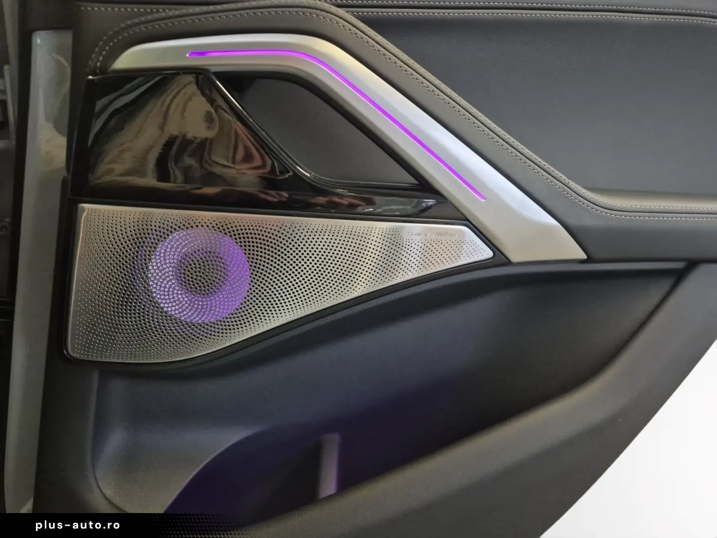 BMW X6 M60i xDrive Pano AHK B&W Standhzg. Autobahnas