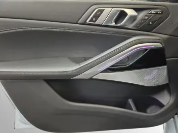 BMW X6 M60i xDrive Pano AHK B&W Standhzg. Autobahnas