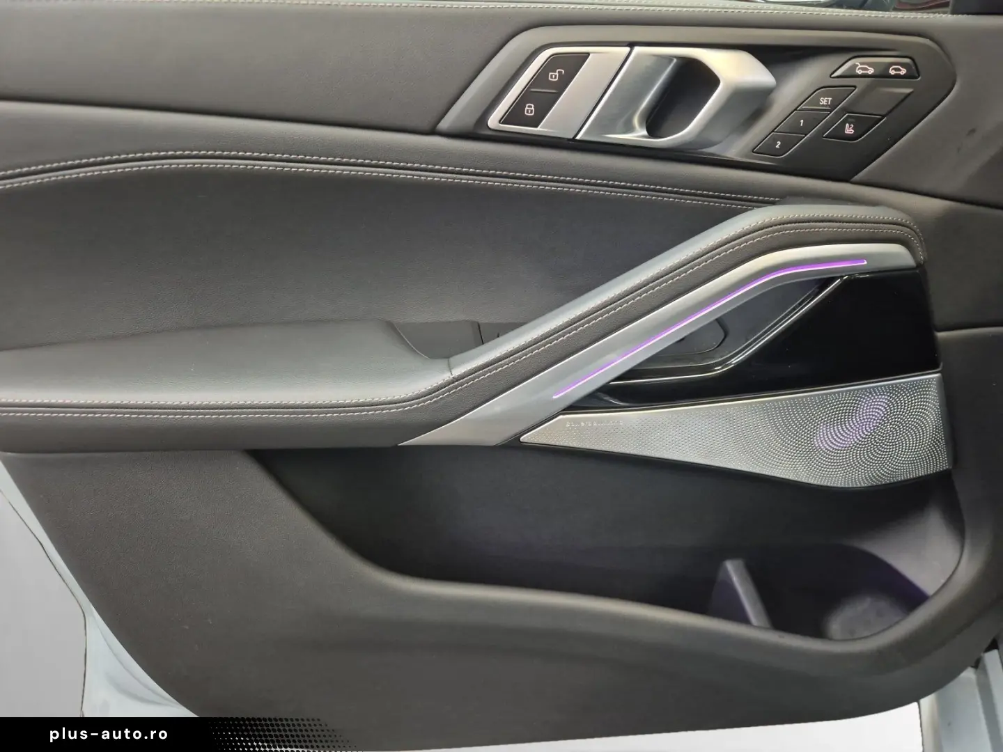 BMW X6 M60i xDrive Pano AHK B&W Standhzg. Autobahnas