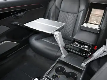 AUDI A8L 60 TFSIe lang exclusive Mod.2025