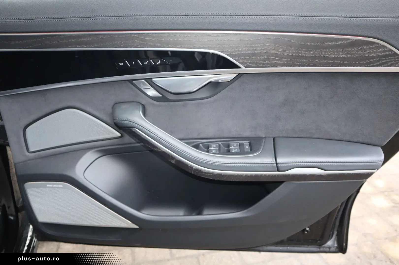 AUDI A8L 60 TFSIe lang exclusive Mod.2025