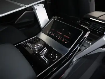 AUDI A8L 60 TFSIe lang exclusive Mod.2025