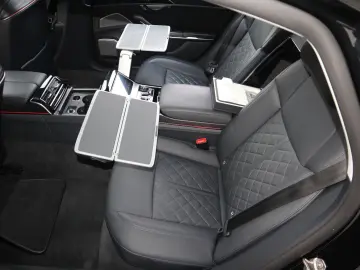 AUDI A8L 60 TFSIe lang exclusive Mod.2025