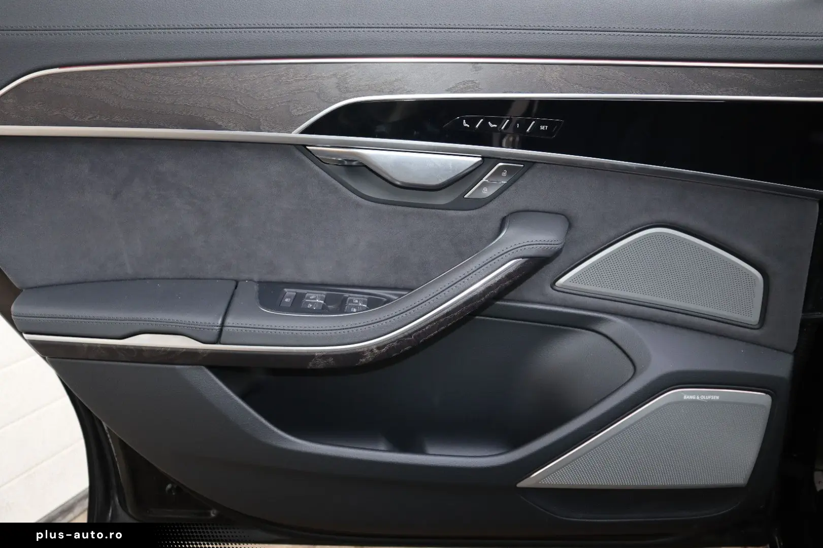 AUDI A8L 60 TFSIe lang exclusive Mod.2025