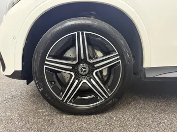 MERCEDES-BENZ GLC 300e 4M AMG LINE 360 WIDE LED AMBI&hellip;