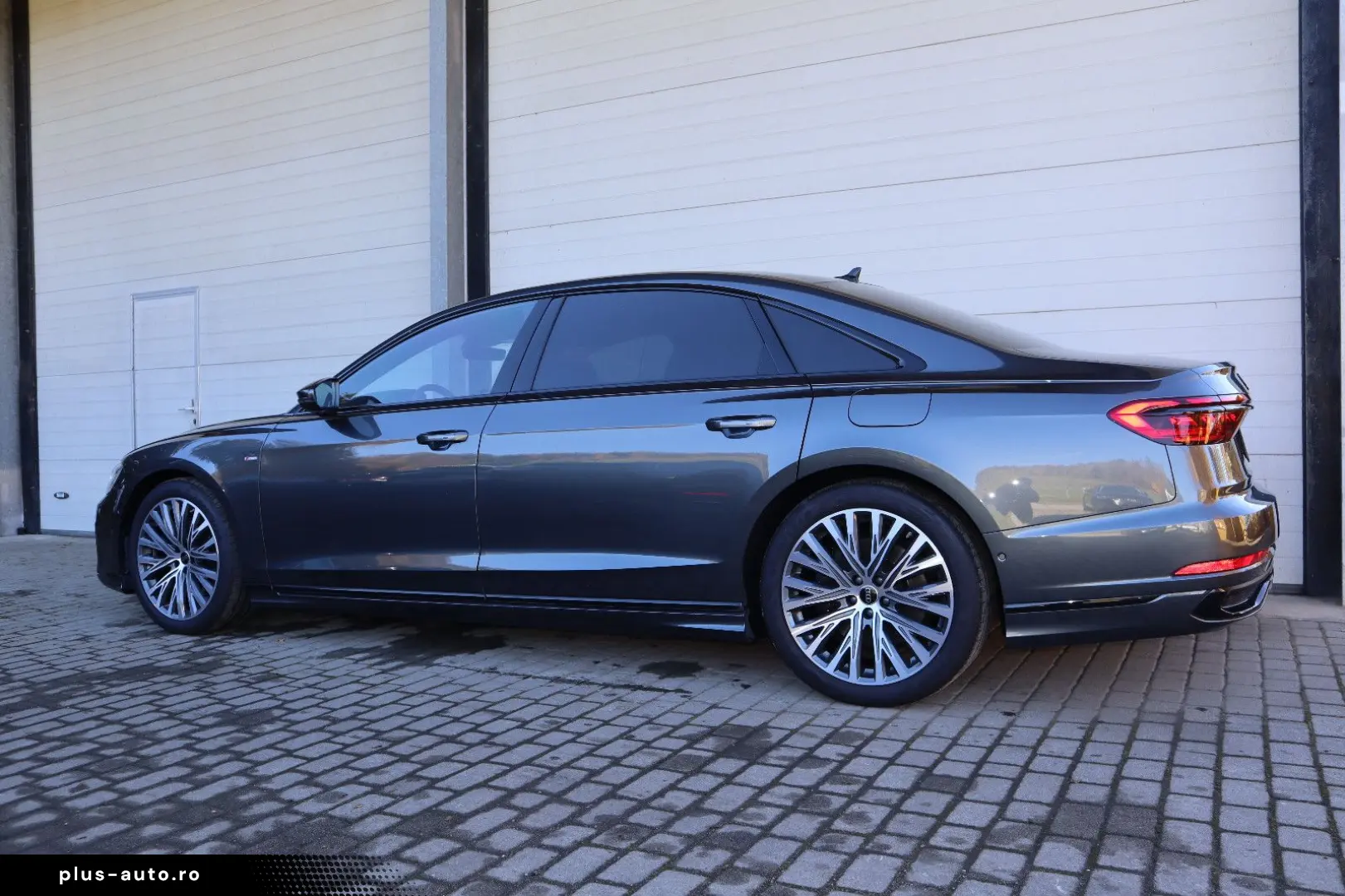 AUDI A8L 60 TFSIe lang exclusive B&O