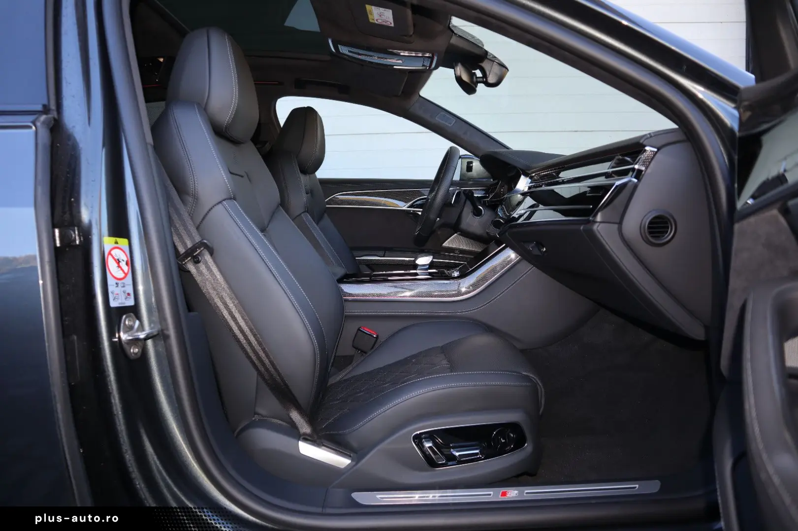 AUDI A8L 60 TFSIe lang exclusive B&O