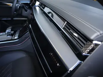 AUDI A8L 60 TFSIe lang exclusive B&O