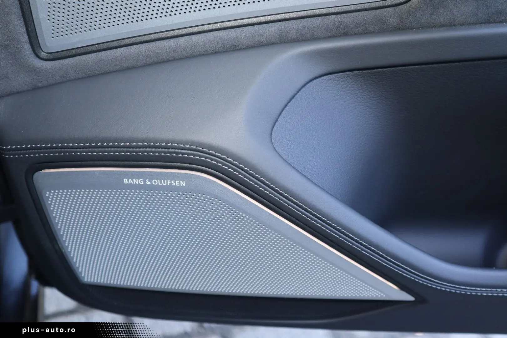 AUDI A8L 60 TFSIe lang exclusive B&O