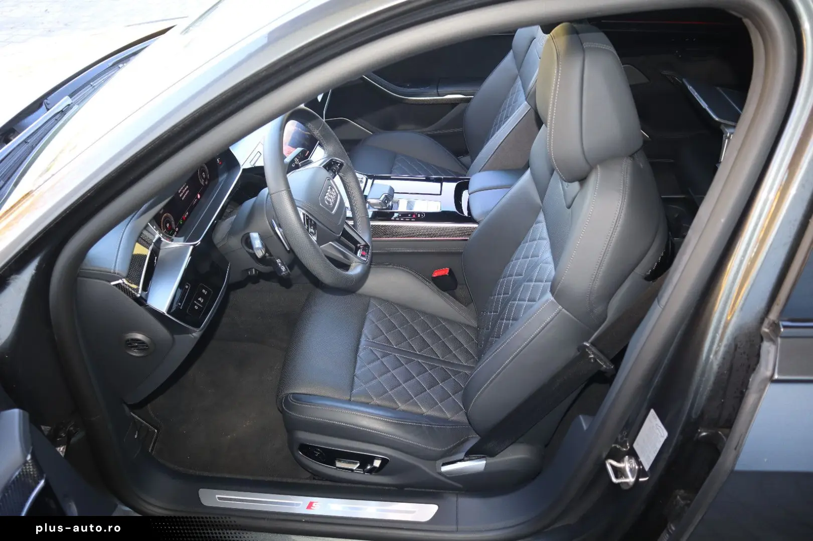 AUDI A8L 60 TFSIe lang exclusive B&O