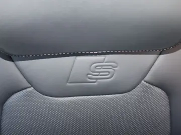 AUDI A8L 60 TFSIe lang exclusive B&O