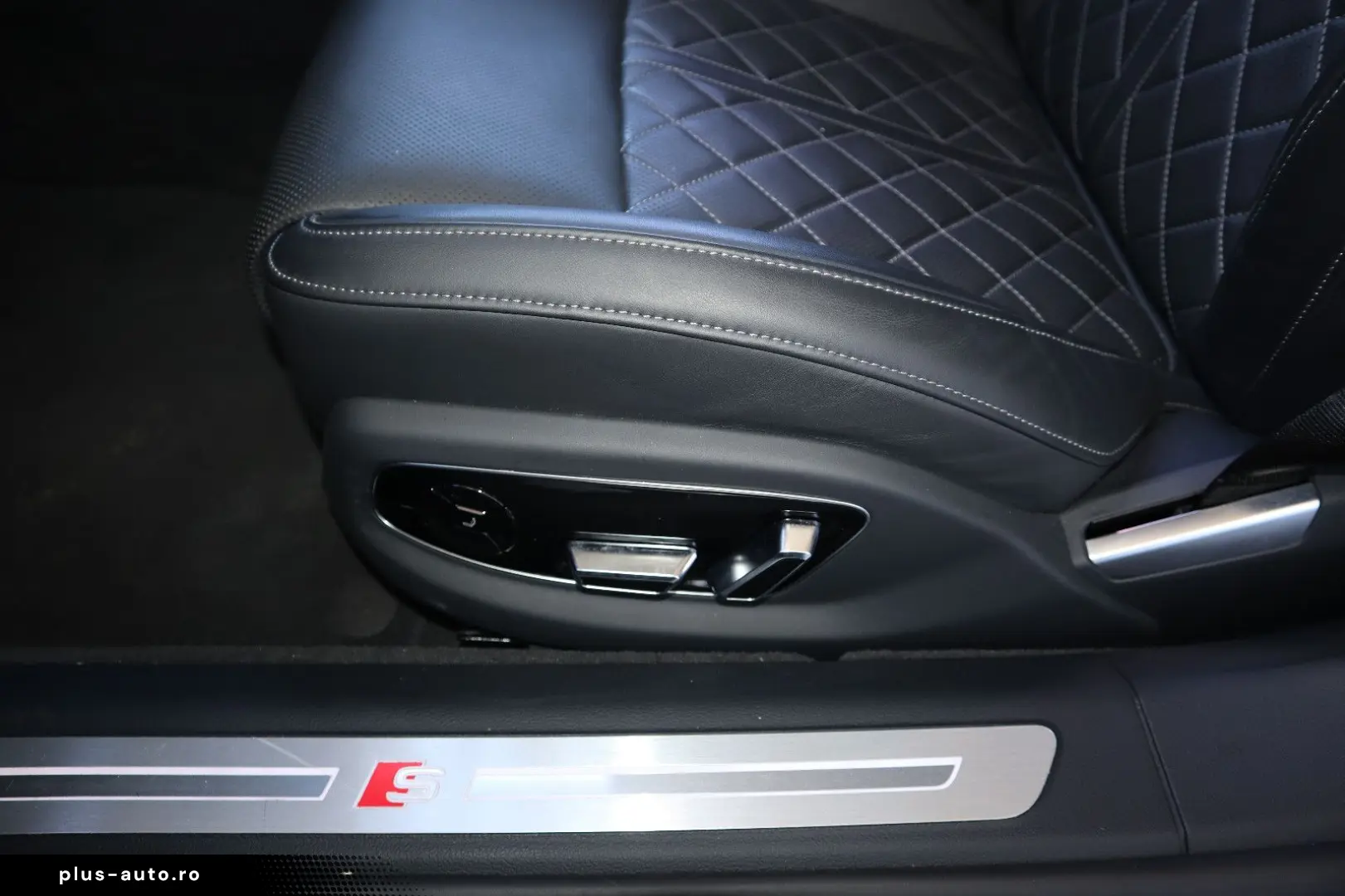 AUDI A8L 60 TFSIe lang exclusive B&O