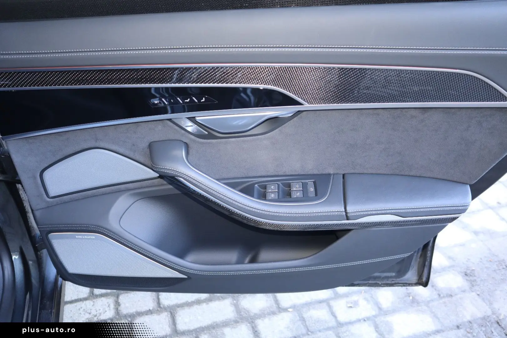 AUDI A8L 60 TFSIe lang exclusive B&O