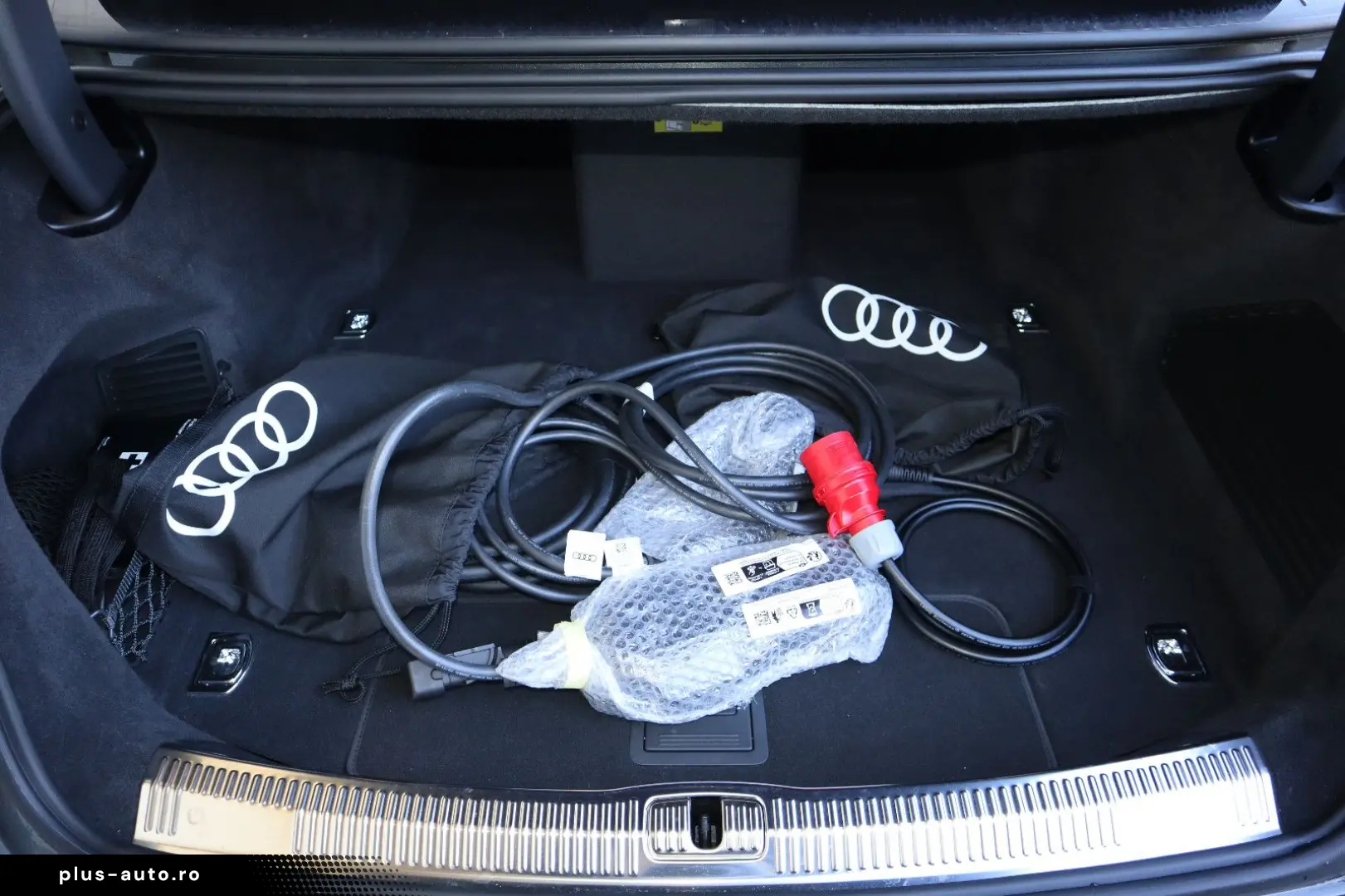 AUDI A8L 60 TFSIe lang exclusive B&O