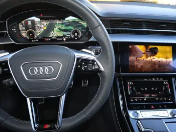 AUDI A8L 60 TFSIe lang exclusive B&O