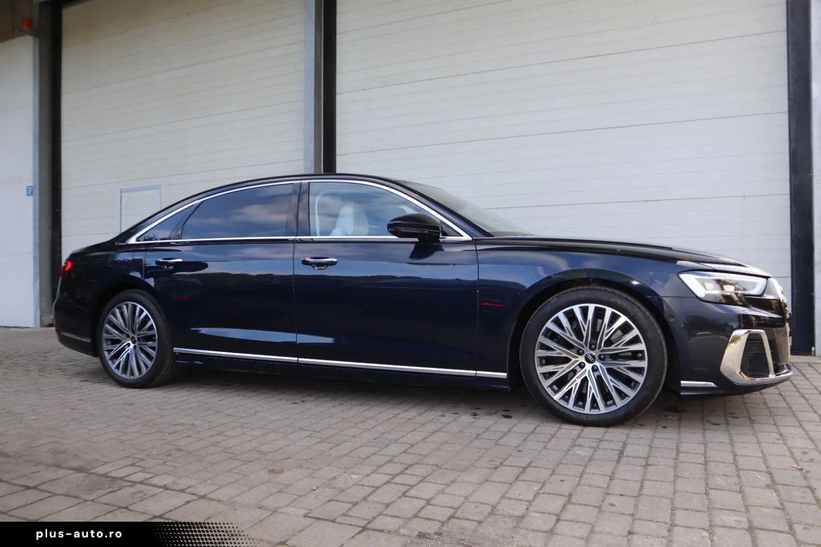 AUDI A8L 60 TFSIe Lang EXCLUSIVE UNICAT