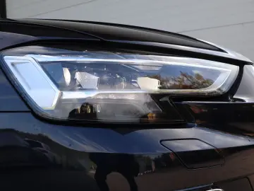 AUDI A8L 60 TFSIe Lang EXCLUSIVE UNICAT