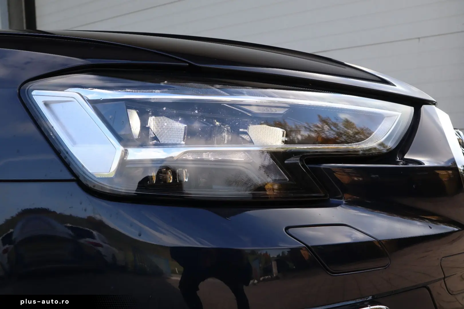 AUDI A8L 60 TFSIe Lang EXCLUSIVE UNICAT