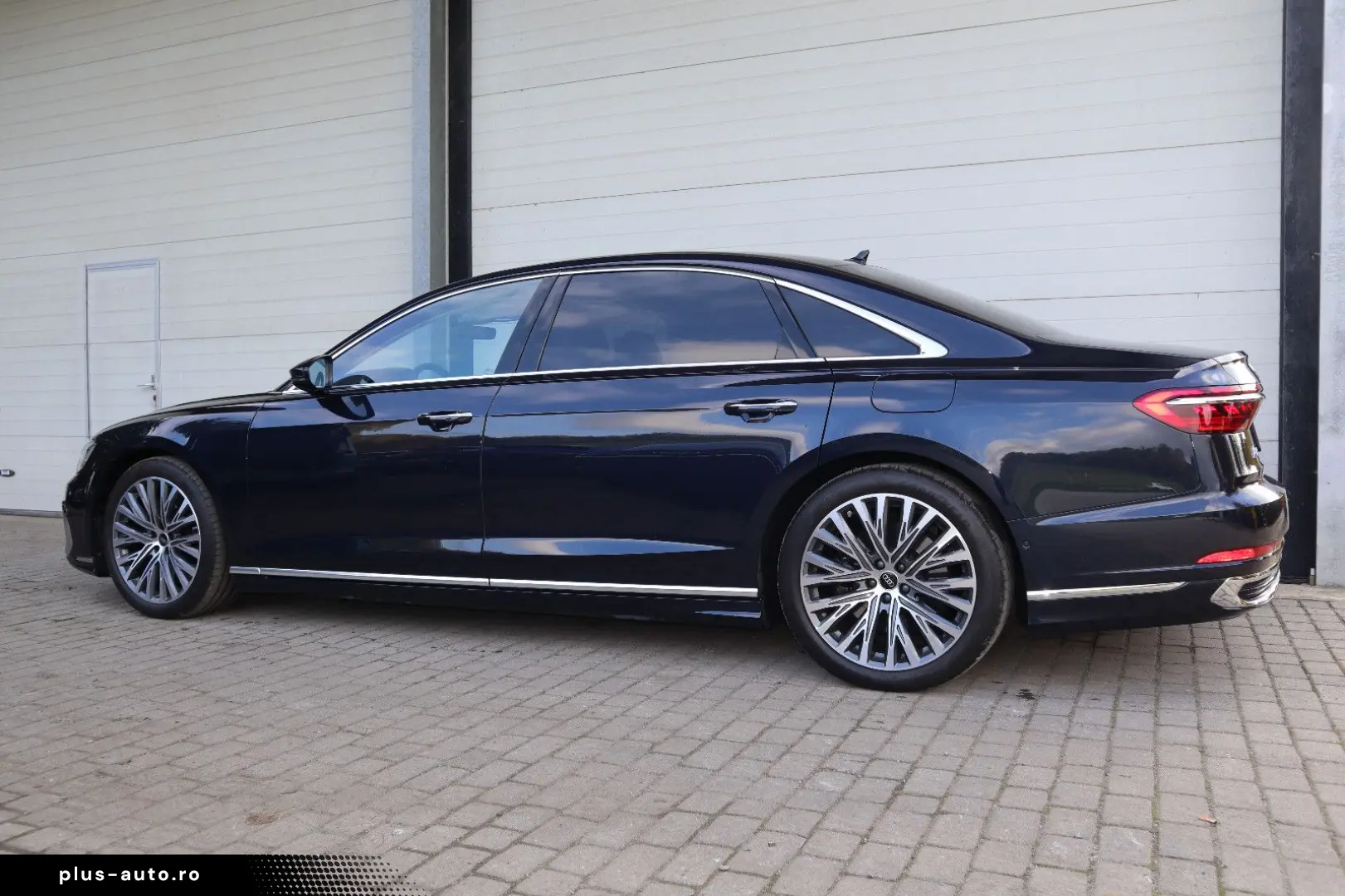 AUDI A8L 60 TFSIe Lang EXCLUSIVE UNICAT