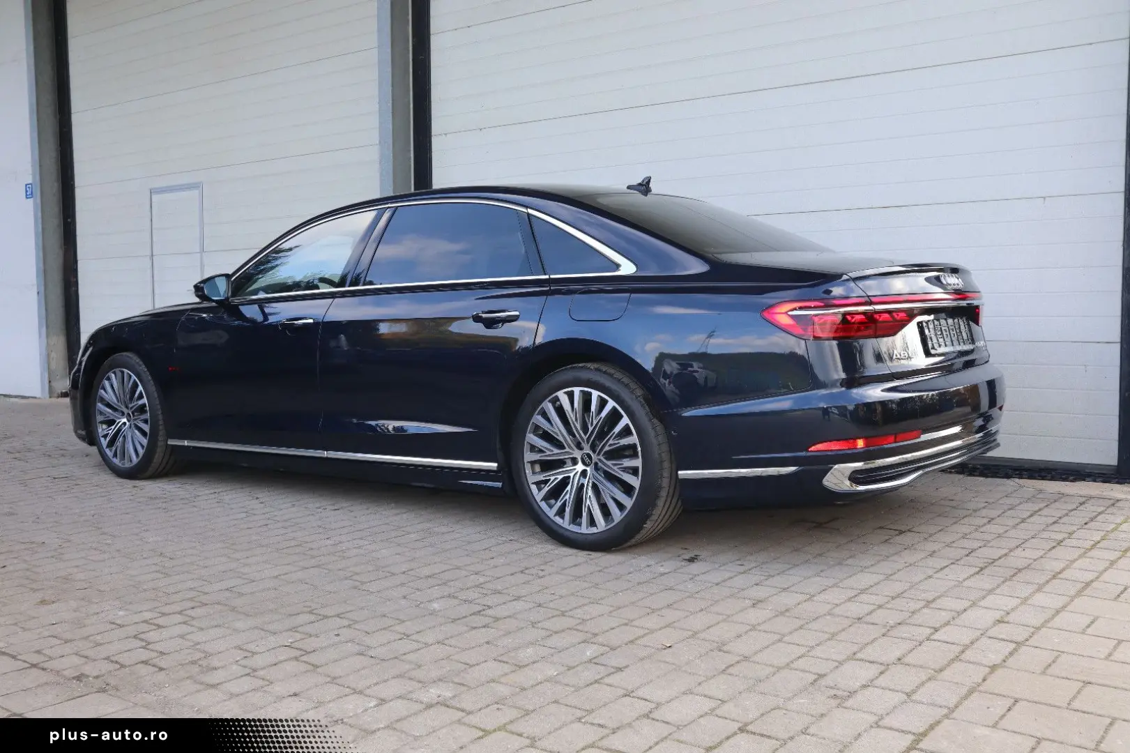 AUDI A8L 60 TFSIe Lang EXCLUSIVE UNICAT