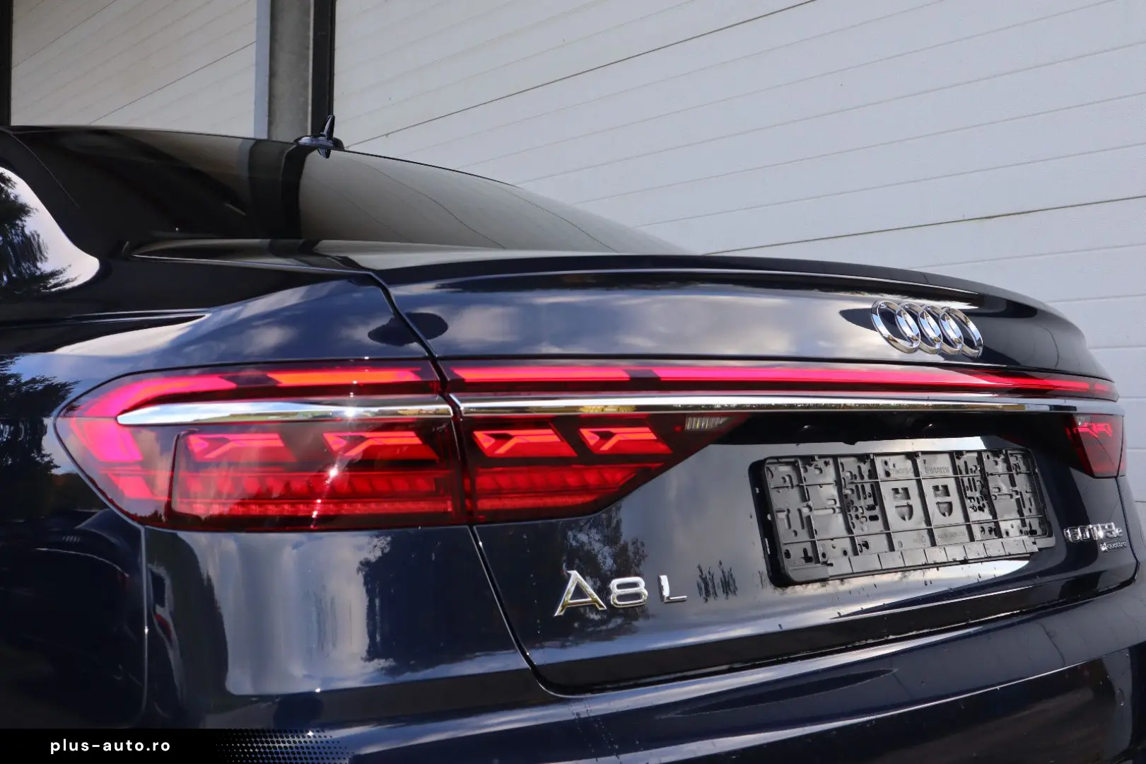 AUDI A8L 60 TFSIe Lang EXCLUSIVE UNICAT