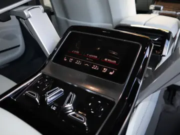 AUDI A8L 60 TFSIe Lang EXCLUSIVE UNICAT